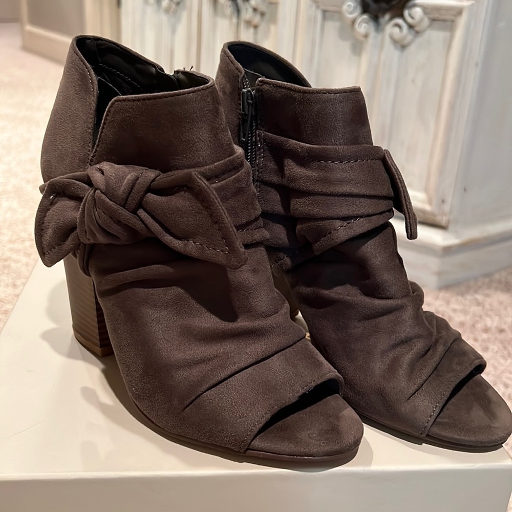 Smokey grey opened toe velvety bootie - Picture 1 of 4